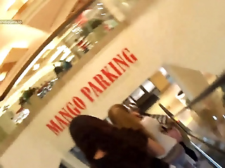 Jiggly Teen Ass Mall Candid